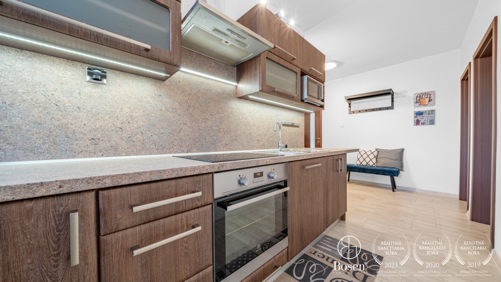 Na prenájom priestranný 3-izbový byt s balkónom v Ružinove – Exnárova ulica