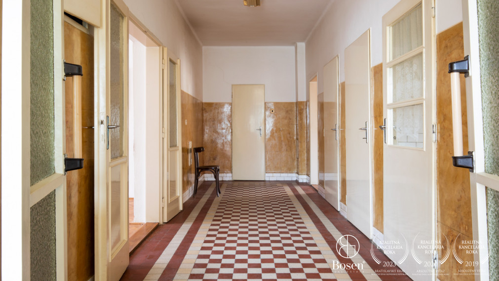 BOSEN | ZNÍŽENÁ CENA - Na predaj priestranný 4-izbový RD