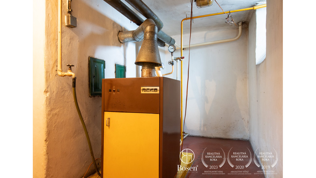 BOSEN | ZNÍŽENÁ CENA - Na predaj priestranný 4-izbový RD