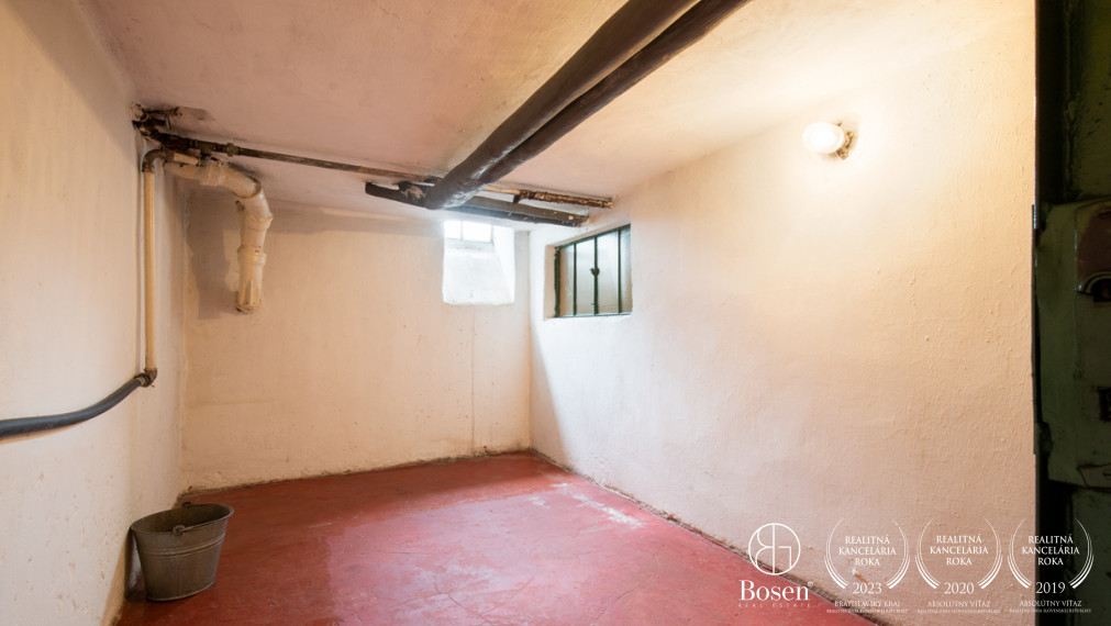 BOSEN | ZNÍŽENÁ CENA - Na predaj priestranný 4-izbový RD