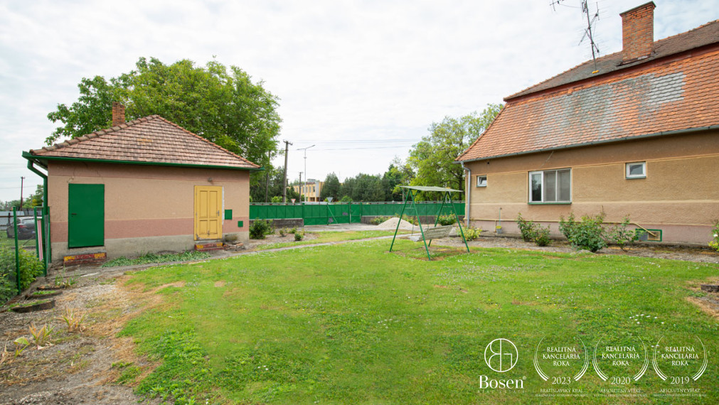 BOSEN | ZNÍŽENÁ CENA - Na predaj priestranný 4-izbový RD