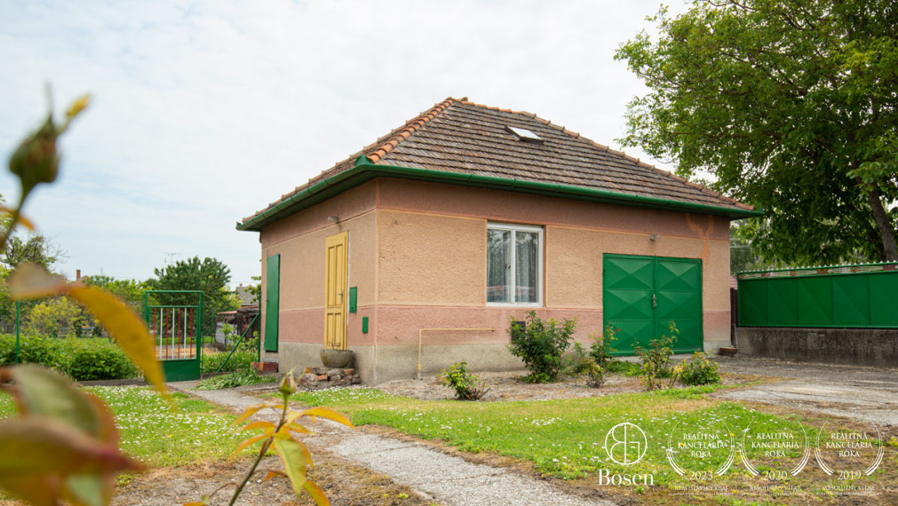 BOSEN | ZNÍŽENÁ CENA - Na predaj priestranný 4-izbový RD