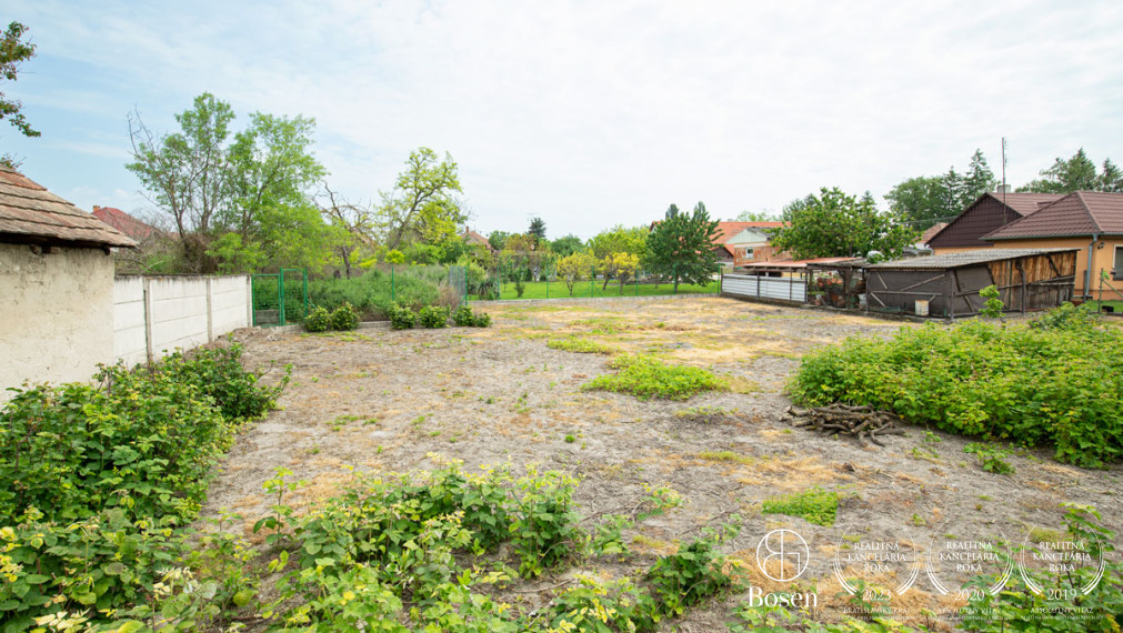 BOSEN | ZNÍŽENÁ CENA - Na predaj priestranný 4-izbový RD