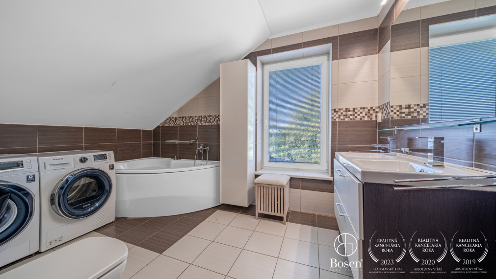 BOSEN | Family house with pool and guest house, 133 m², Narcisová St., Dunajská Lužná - Košariská