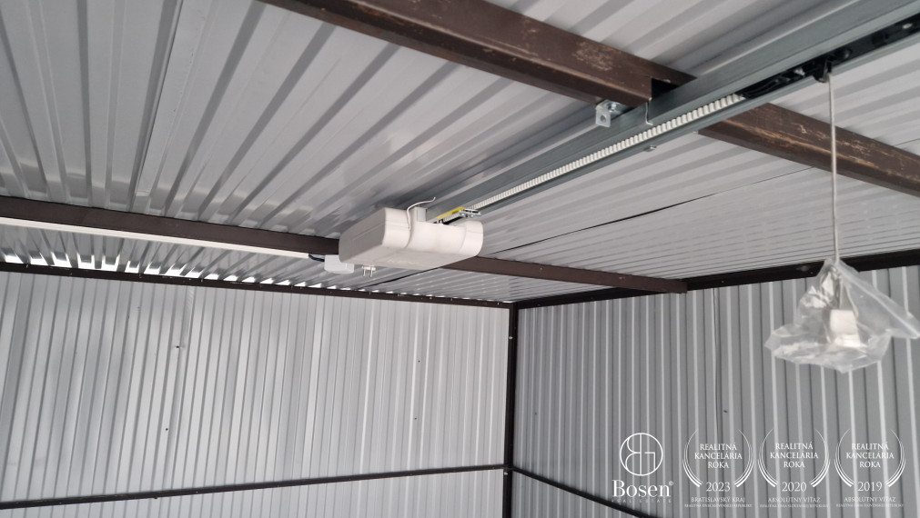 BOSEN | Nová plechová garáž, elektrické ovládanie, Hviezdoslavov