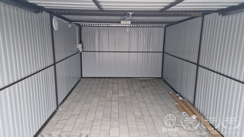 BOSEN | Nová plechová garáž, elektrické ovládanie, Hviezdoslavov