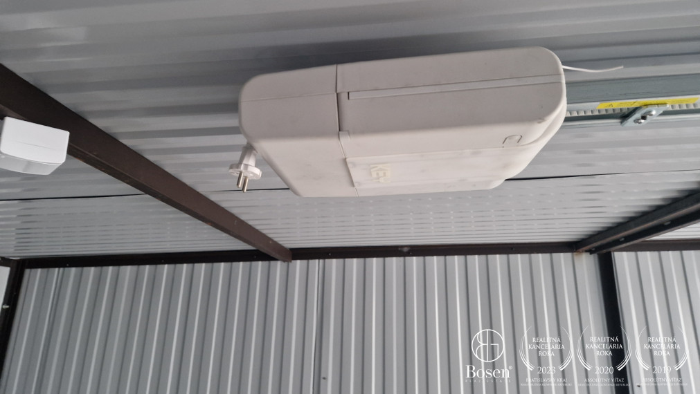 BOSEN | Nová plechová garáž, elektrické ovládanie, Hviezdoslavov