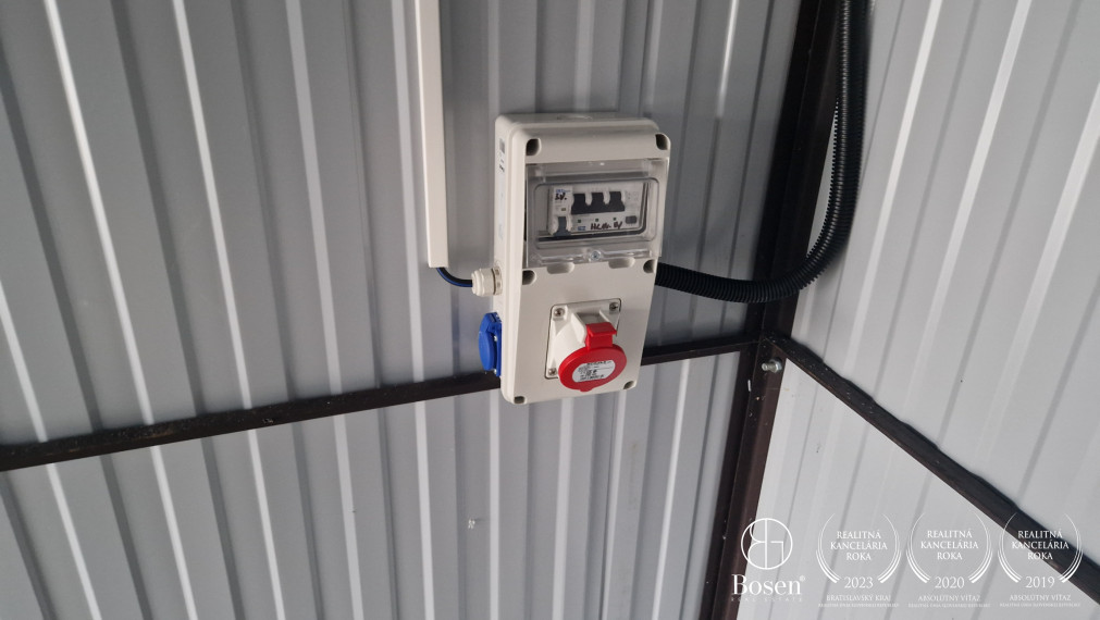 BOSEN | Nová plechová garáž, elektrické ovládanie, Hviezdoslavov