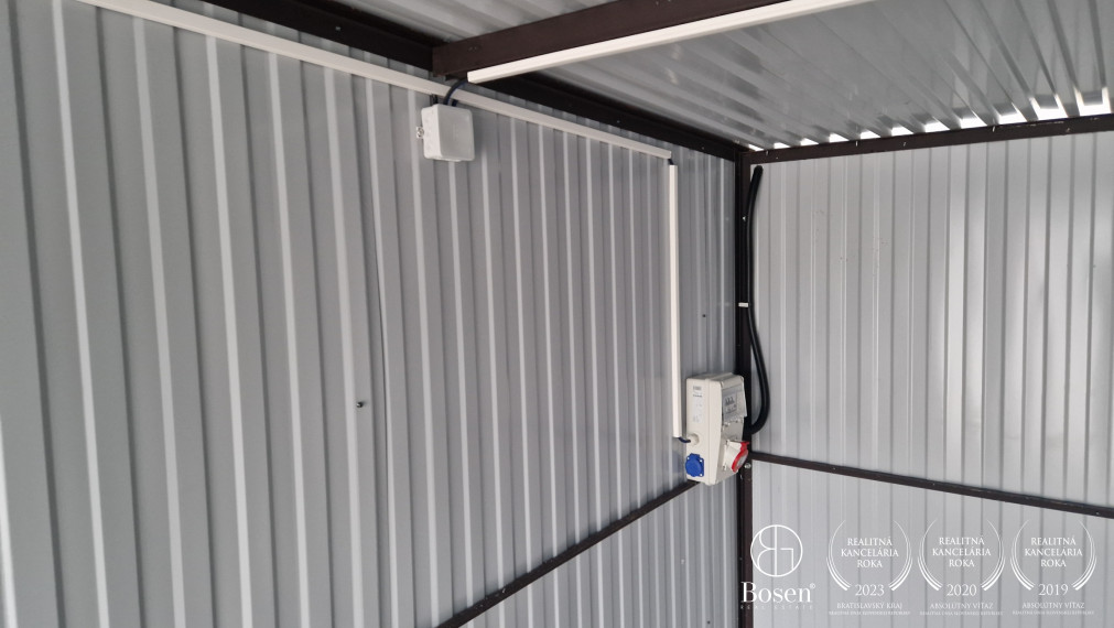 BOSEN | Nová plechová garáž, elektrické ovládanie, Hviezdoslavov