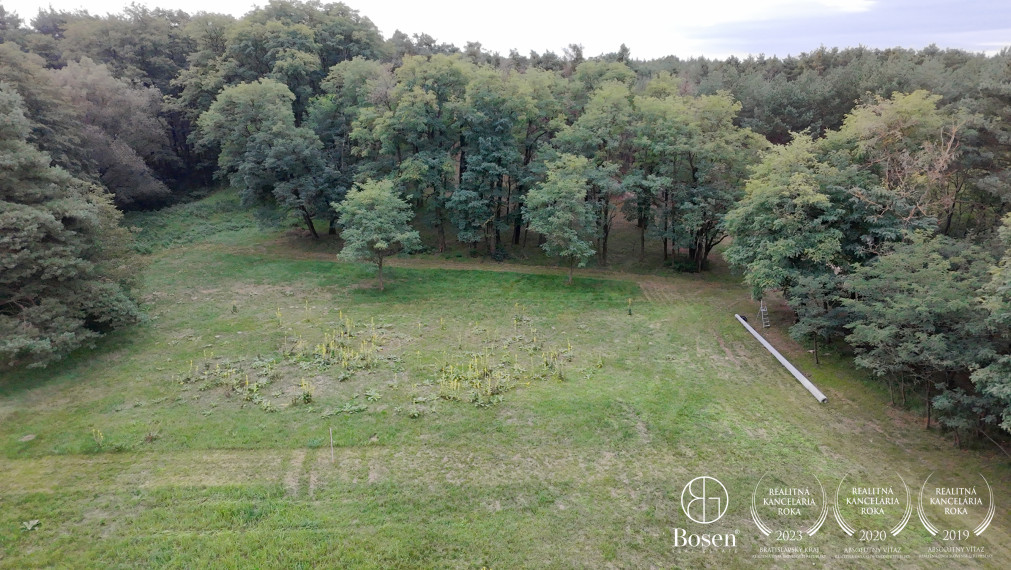 BOSEN| Pozemok 4003m2 v lese, pri potoku, Šajdíkove Humence