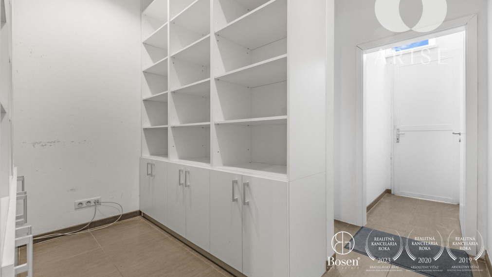 Obchodný priestor/ showroom na prenájom.