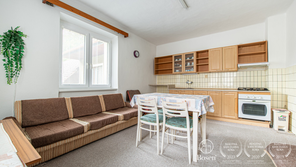 BOSEN | Na predaj rodinný dom s pozemkom 4438 m² - Bobot