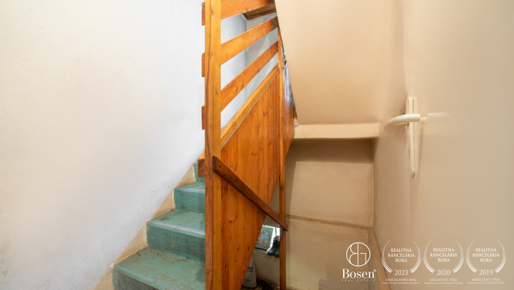 BOSEN | Na predaj rodinný dom s pozemkom 4438 m² - Bobot