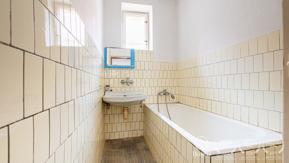 BOSEN | Na predaj rodinný dom s pozemkom 4438 m² - Bobot