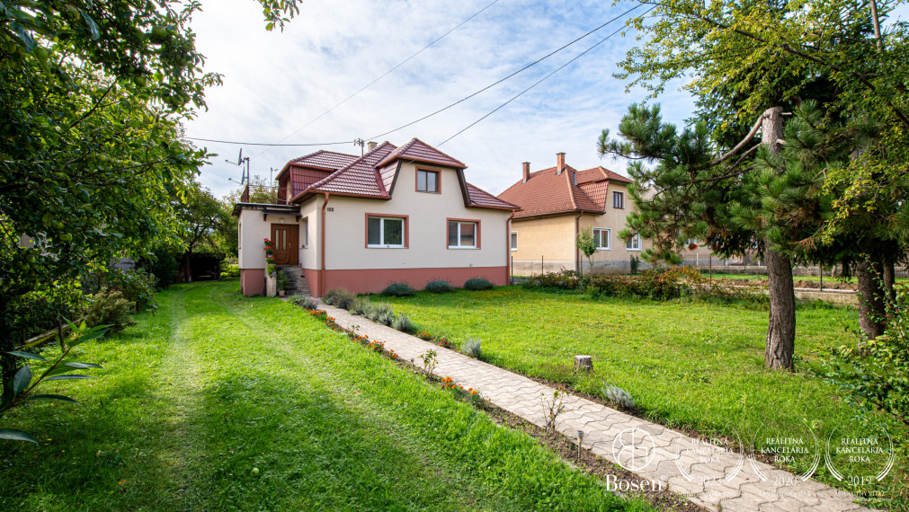 BOSEN | Na predaj rodinný dom s pozemkom 4438 m² - Bobot