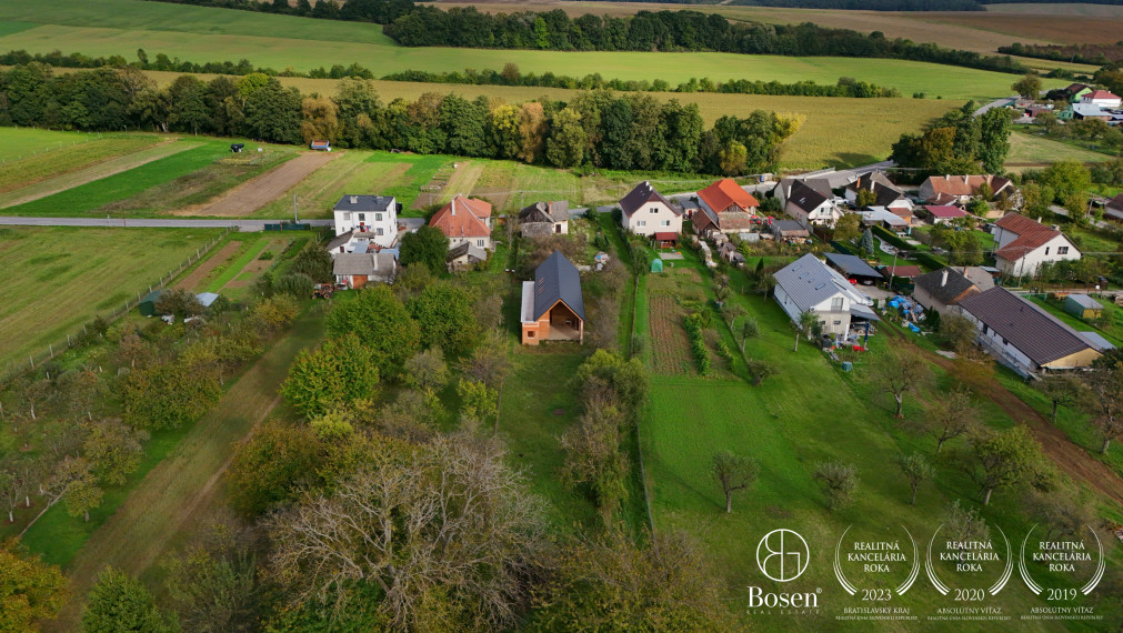 BOSEN | Na predaj rozostavaný dom s projektom, veľkou terasou a pozemkom 1875 m²