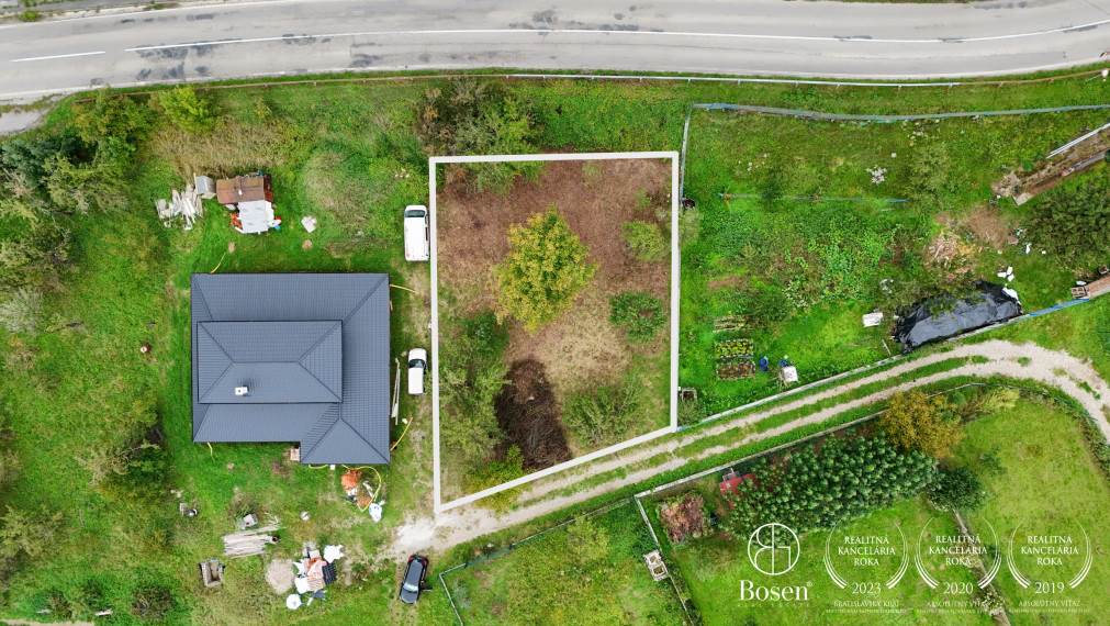 BOSEN | Na predaj stavebný pozemok 648 m² - Skalka nad Váhom