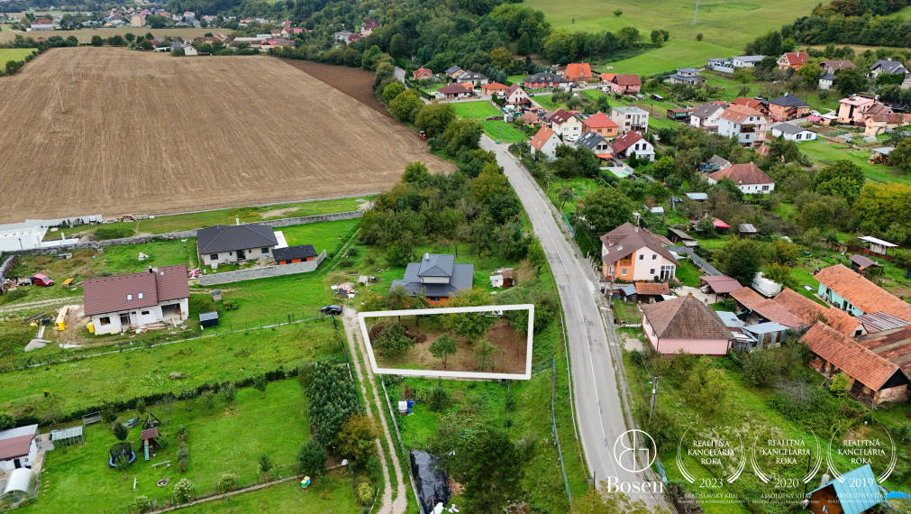 BOSEN | Na predaj stavebný pozemok 648 m² - Skalka nad Váhom