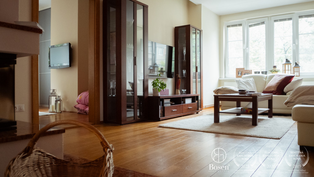 BOSEN | 4 izbový byt s krbom, centrum, zariadený, 152 m2.