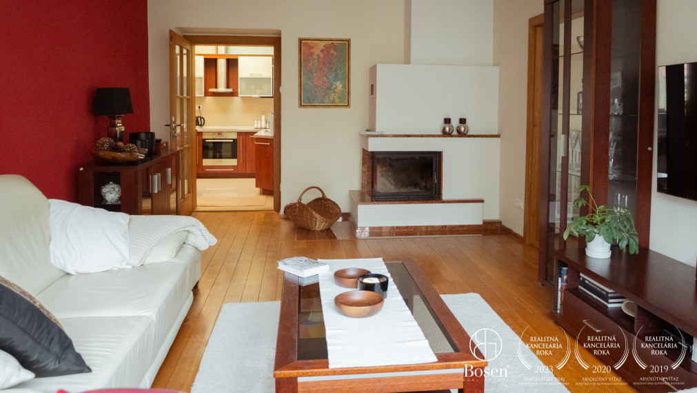 BOSEN | 4 izbový byt s krbom, centrum, zariadený, 152 m2.