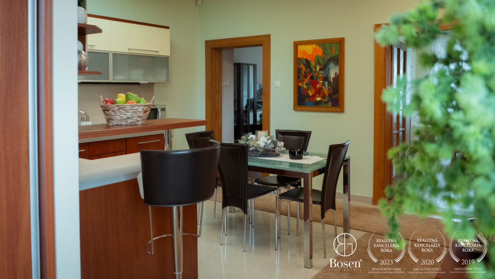 BOSEN | 4 izbový byt s krbom, centrum, zariadený, 152 m2.