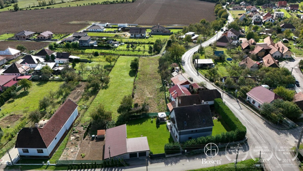 BOSEN | Na predaj stavebný pozemok 1509 m2 - Skalka nad Váhom