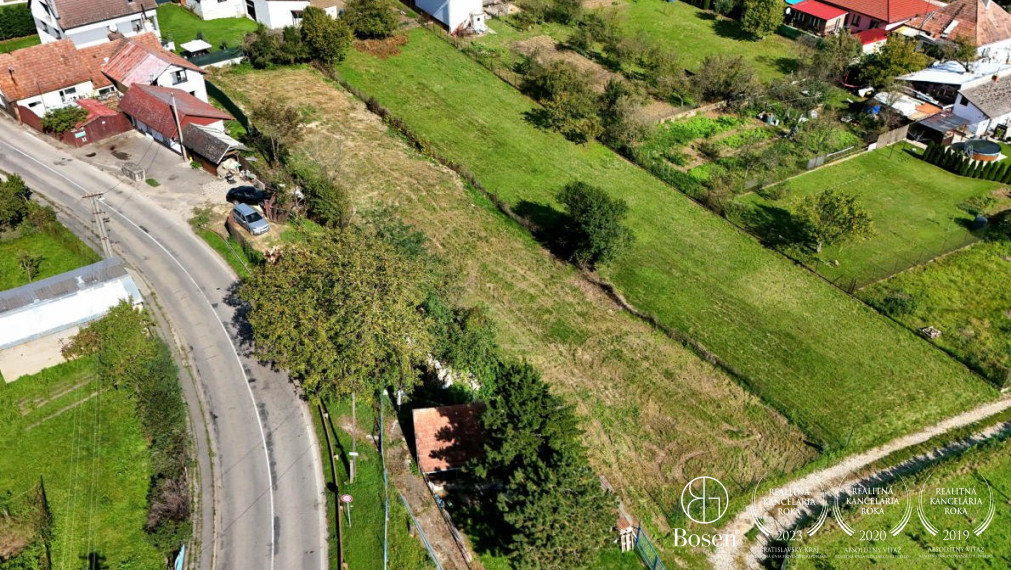 BOSEN | Na predaj stavebný pozemok 1509 m2 - Skalka nad Váhom