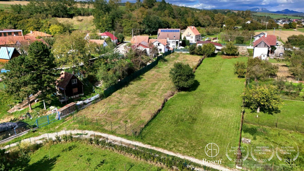 BOSEN | Na predaj stavebný pozemok 1509 m2 - Skalka nad Váhom