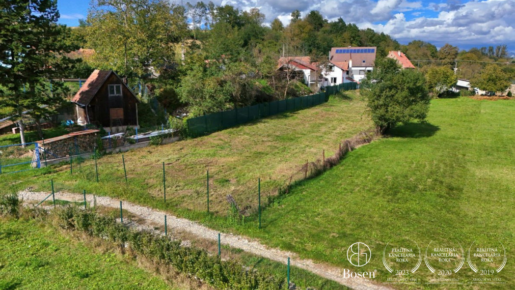 BOSEN | Na predaj stavebný pozemok 1509 m2 - Skalka nad Váhom