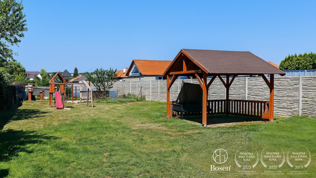 BOSEN | Rodinný dom s veľkým pozemkom – Rohovce, okres DS