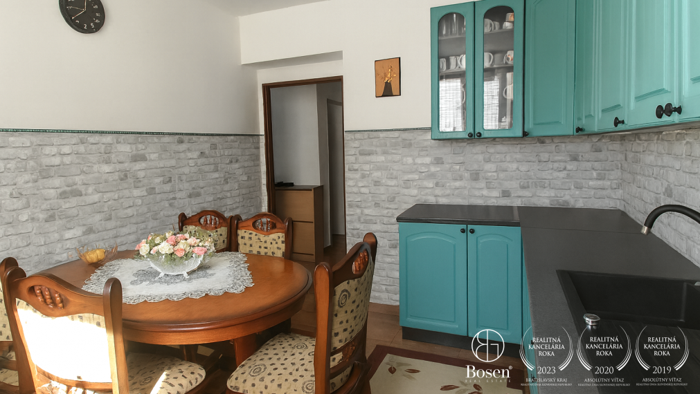 BOSEN | Rodinný dom s veľkým pozemkom – Rohovce, okres DS