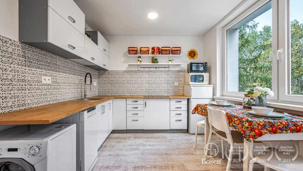 BOSEN | Na prenájom 4 izbový byt na sídlisku západ