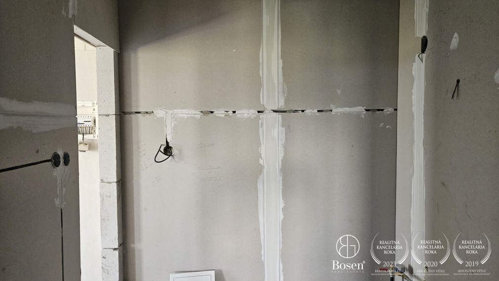 BOSEN | Celý dvojdom na samote pri obci Okoč