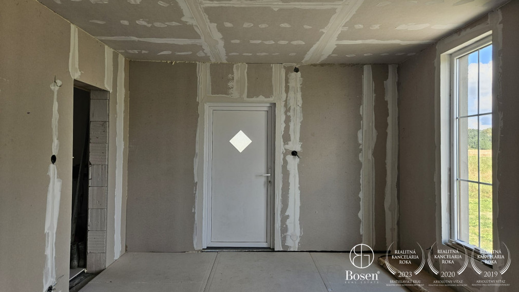 BOSEN | Celý dvojdom na samote pri obci Okoč