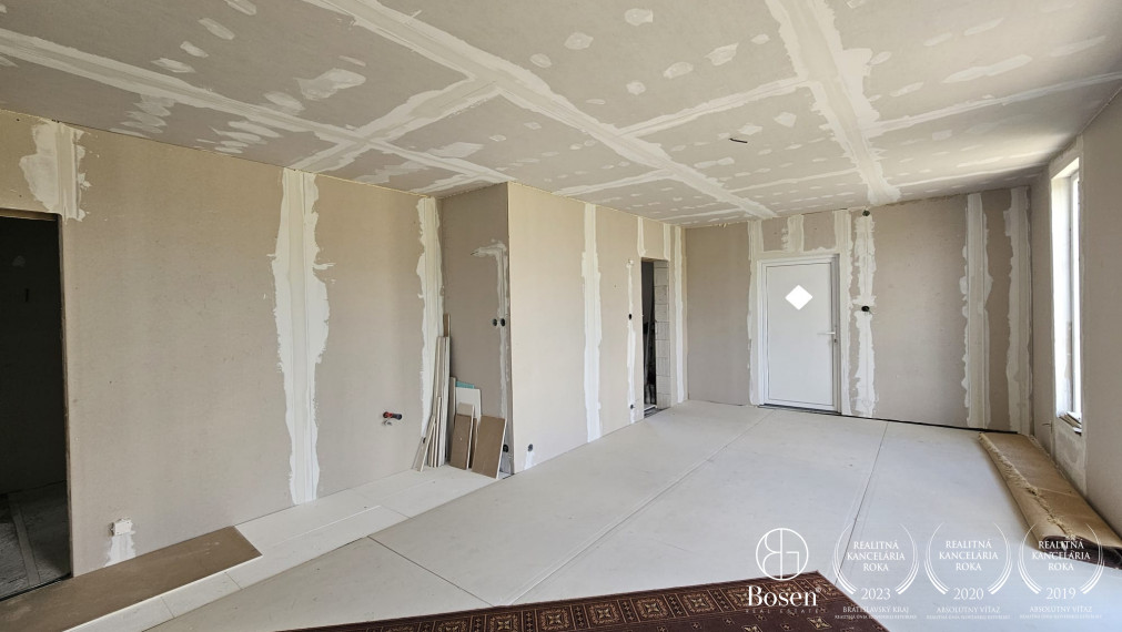 BOSEN | Celý dvojdom na samote pri obci Okoč