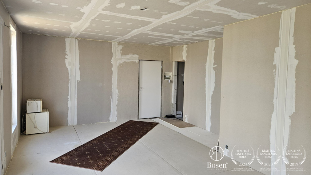 BOSEN | Celý dvojdom na samote pri obci Okoč