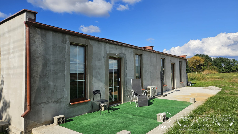 BOSEN | Celý dvojdom na samote pri obci Okoč