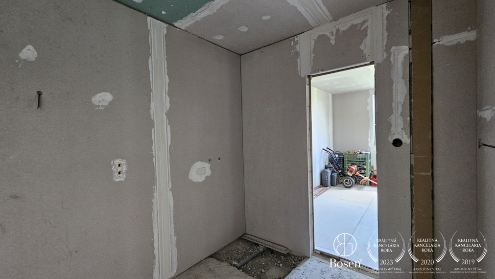 BOSEN | Celý dvojdom na samote pri obci Okoč