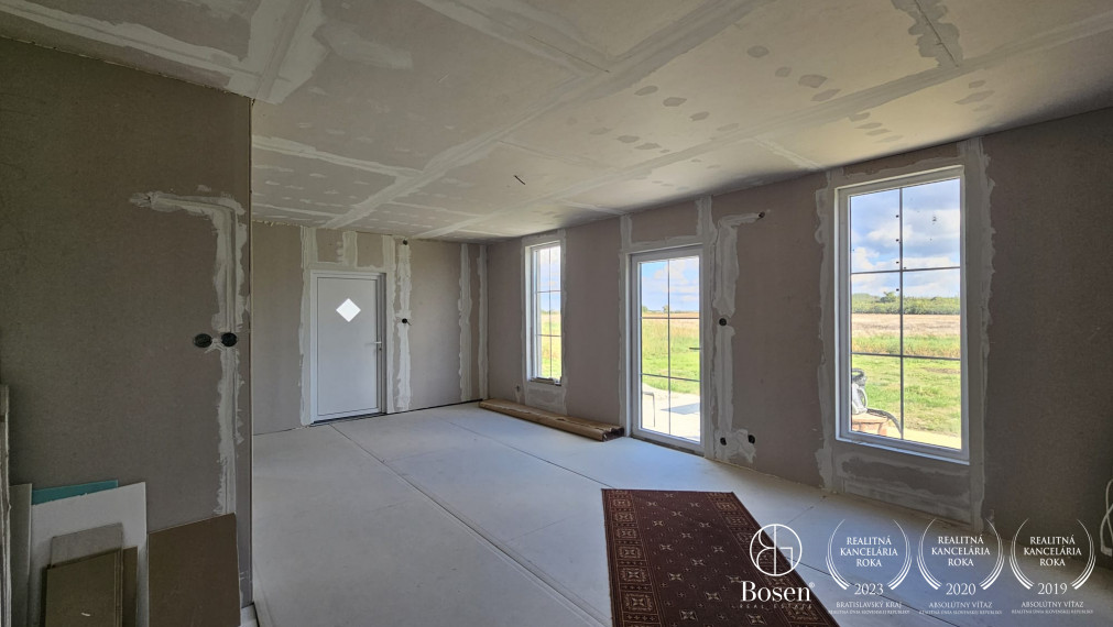 BOSEN | Celý dvojdom na samote pri obci Okoč