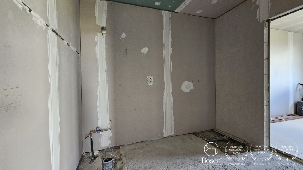 BOSEN | Celý dvojdom na samote pri obci Okoč