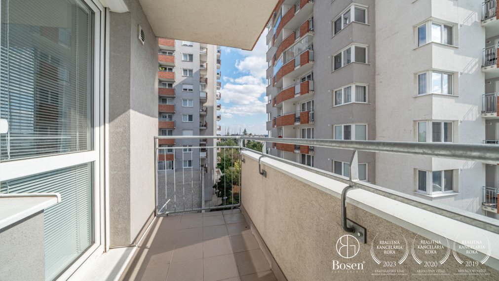 BOSEN | 3 izbový zariadený byt  s garážovým státím - Perla Ružinova