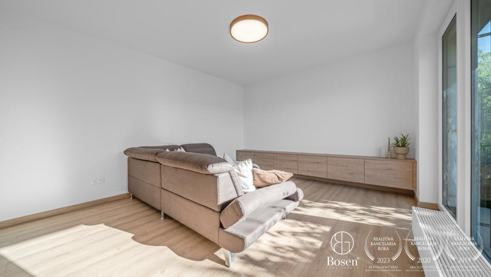 REZERVOVANÝ - BOSEN | Moderný 2-izbový byt s balkónom a parkovaním, Ota Holúska, BA 60,33 m²