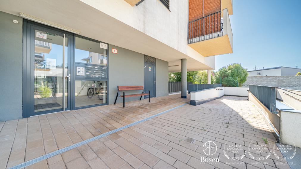 REZERVOVANÝ - BOSEN | Moderný 2-izbový byt s balkónom a parkovaním, Ota Holúska, BA 60,33 m²