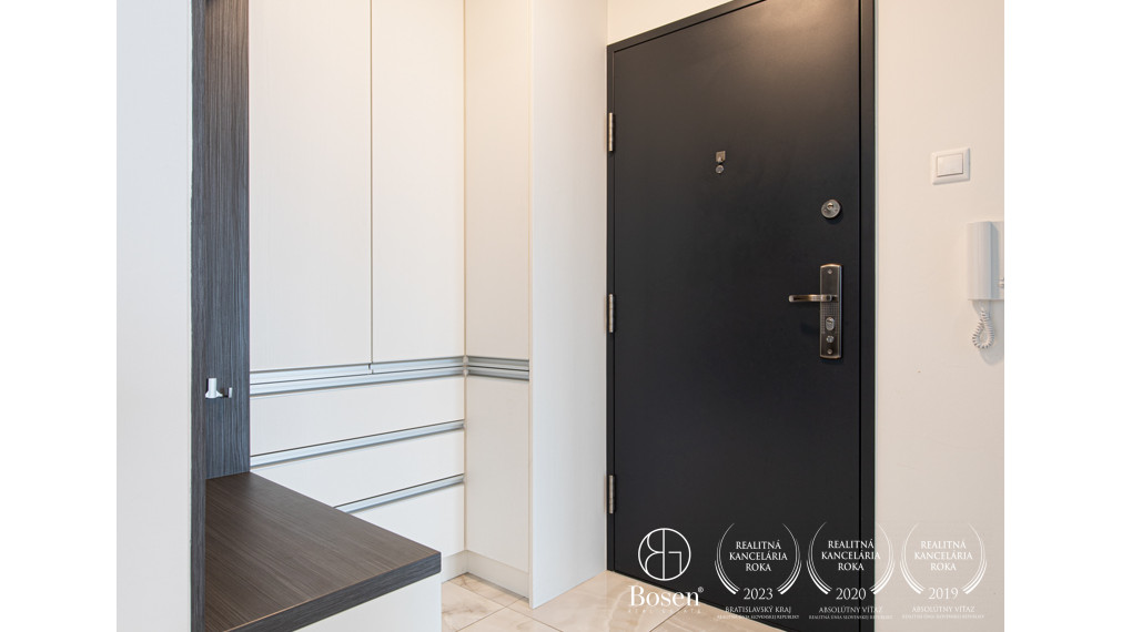 BOSEN | Predaj priestranného 4-izbového bytu po kompletnej rekonštrukcii – Dunajská Streda, ul. Boriny