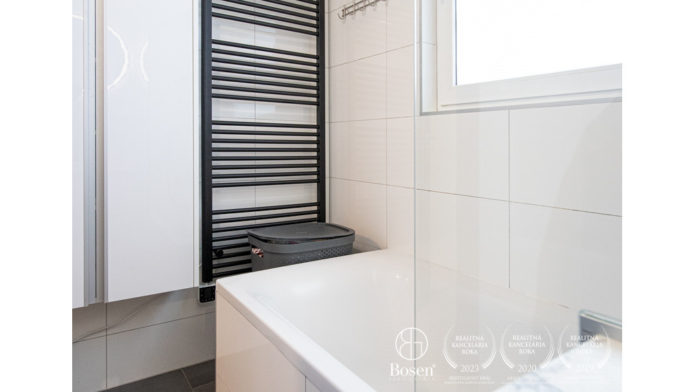 BOSEN | Predaj priestranného 4-izbového bytu po kompletnej rekonštrukcii – Dunajská Streda, ul. Boriny