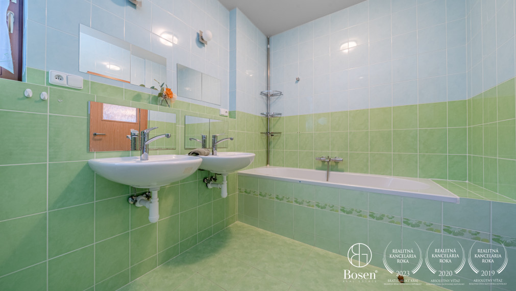 REZERVOANÉ - BOSEN | 5i pasívny drevodom s terasou, Lozorno