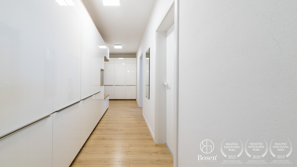 BOSEN | REZERVOVANÉ Luxusný 2i byt na predaj, garážové státie grátis, Panorama, Nitra - Klokočina