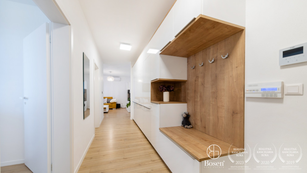 BOSEN | REZERVOVANÉ Luxusný 2i byt na predaj, garážové státie grátis, Panorama, Nitra - Klokočina