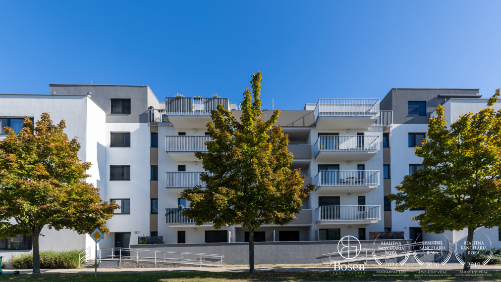 BOSEN | REZERVOVANÉ Luxusný 2i byt na predaj, garážové státie grátis, Panorama, Nitra - Klokočina