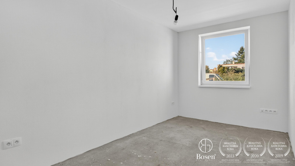 BOSEN | Na predaj 3 izbový rodinný dom, ktorý je súčasťou dvojdomu v obci Sekule